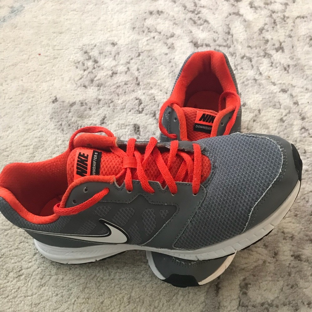 Boys/Men’s Size 7 Nike shoes